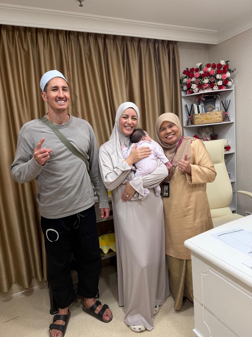 A special moment of Dr Ridzuan Jamaludin with her patient.